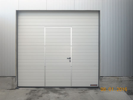 Hoermann SPU42 with wicket door
